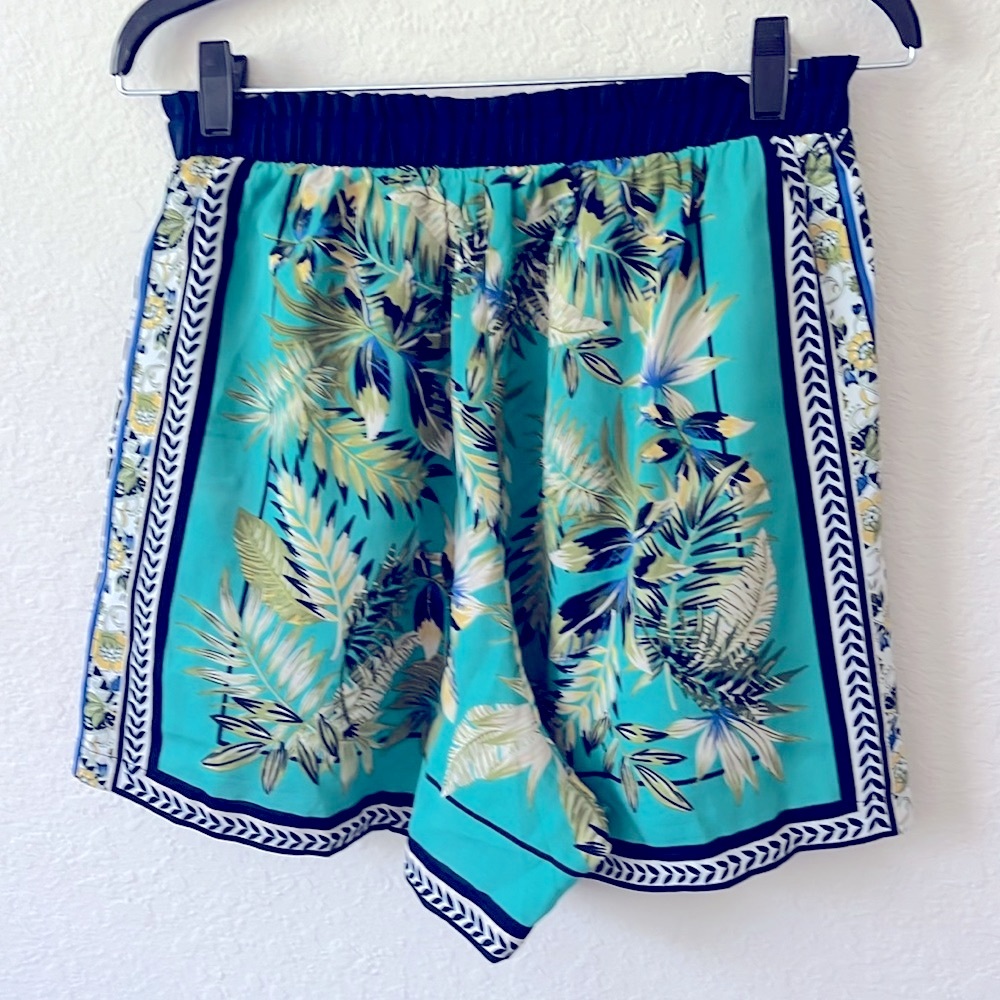 GiGIO Tropical turquoise green Shorts with Pockets - Picture 3 of 4